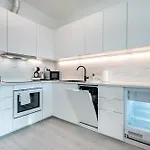 Light & Airy Comfort - Garage & Balcony דירה *