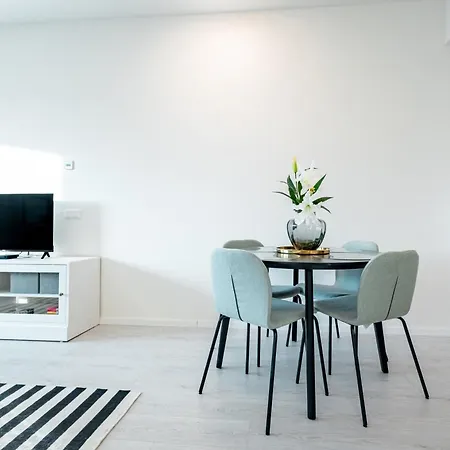 Light & Airy Comfort - Garage & Balcony Апартаменти *