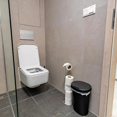 Light & Airy Comfort - Garage & Balcony Lejlighed *