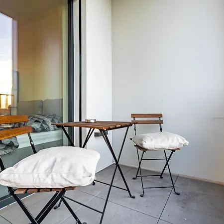 Lejlighed Light & Airy Comfort - Garage & Balcony *