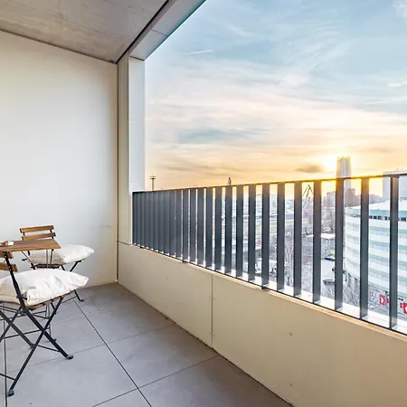 Light & Airy Comfort - Garage & Balcony *