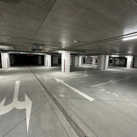 公寓 Light & Airy Comfort - Garage & Balcony 布拉迪斯拉发