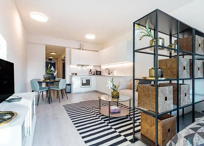 Lejlighed Light & Airy Comfort - Garage & Balcony Bratislava