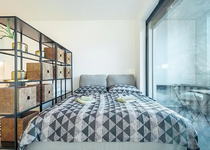 Lejlighed Light & Airy Comfort - Garage & Balcony Bratislava