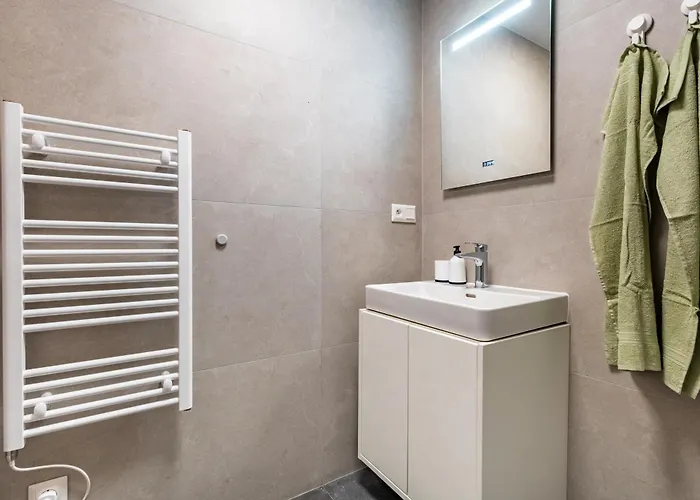 Light & Airy Comfort - Garage & Balcony 布拉迪斯拉发