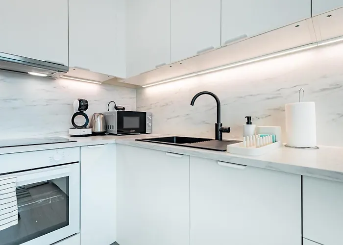 Light & Airy Comfort - Garage & Balcony