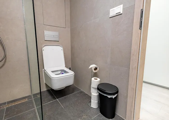 Light & Airy Comfort - Garage & Balcony Apartmán *