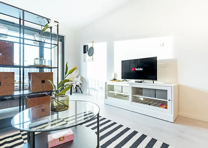 Light & Airy Comfort - Garage & Balcony 布拉迪斯拉发