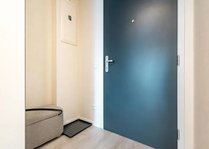 Light & Airy Comfort - Garage & Balcony Apartment