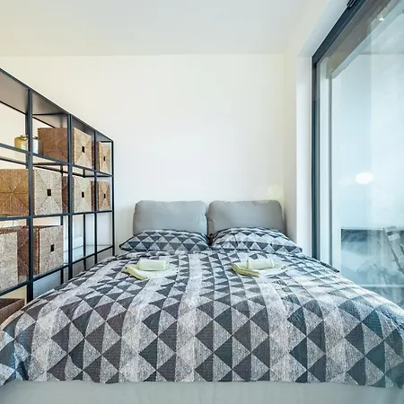아파트 Light & Airy Comfort - Garage & Balcony 브라티슬라바
